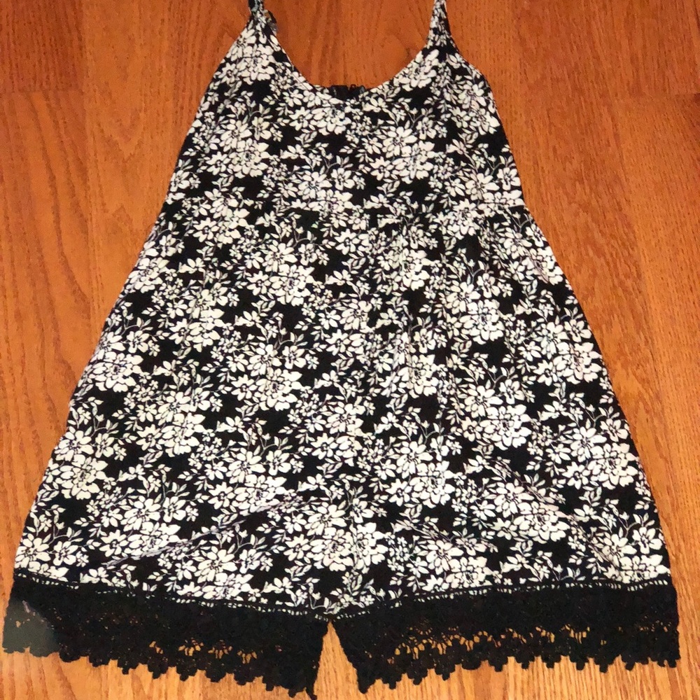 Lace trim floral romper